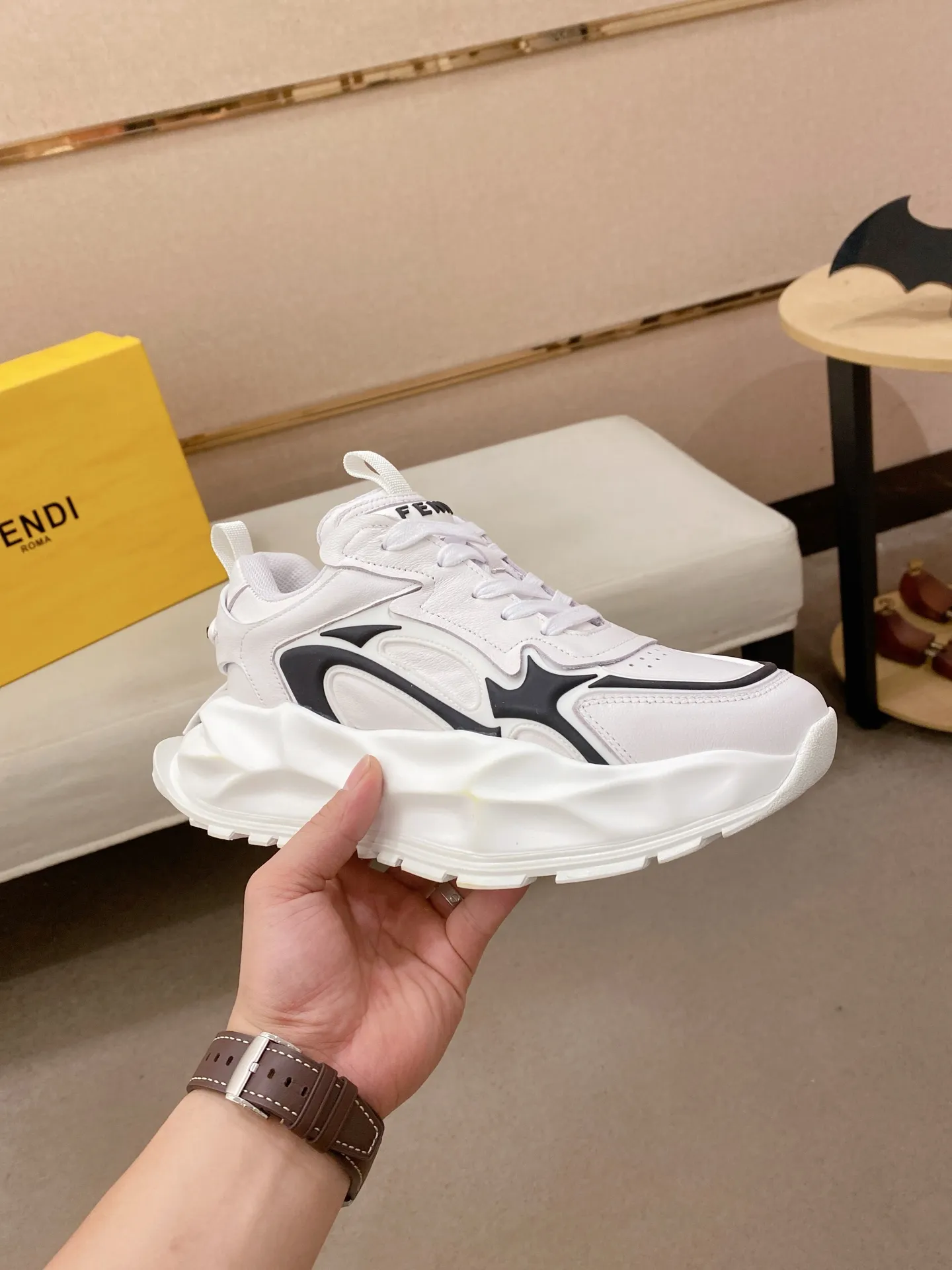 Factory price 580💰 FENDI new model (Fendi) official website 1:1 copy 👊🏻Upper 🇮🇹Imported cowhide🇩🇪Inside imported breathable mesh lining. The original outsole is molded to reflect the identity of every man, and the upper foot is elegant and stable🚶🏻🚶🏻The high-end custom counter original replica📯The shoe last remains unchanged regardless of wind and rain, and can withstand the verification of time🔍️,🔵 Size: 39-45. Can be customized 38-46 non-refundable and non-exchangeable!